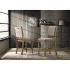 Set da pranzo altezza bancone con tavolo a 7 pezzi finitura legno flottante e sedie con borchie