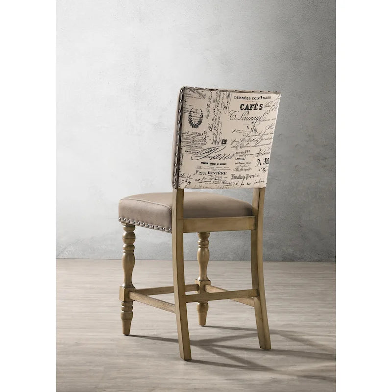 Set da pranzo altezza bancone con tavolo a 7 pezzi finitura legno flottante e sedie con borchie